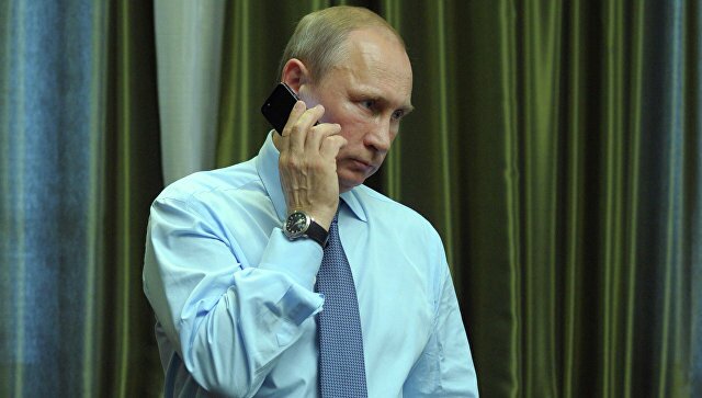 Путин обсудил с Меркель обострение ситуации в Донбассе